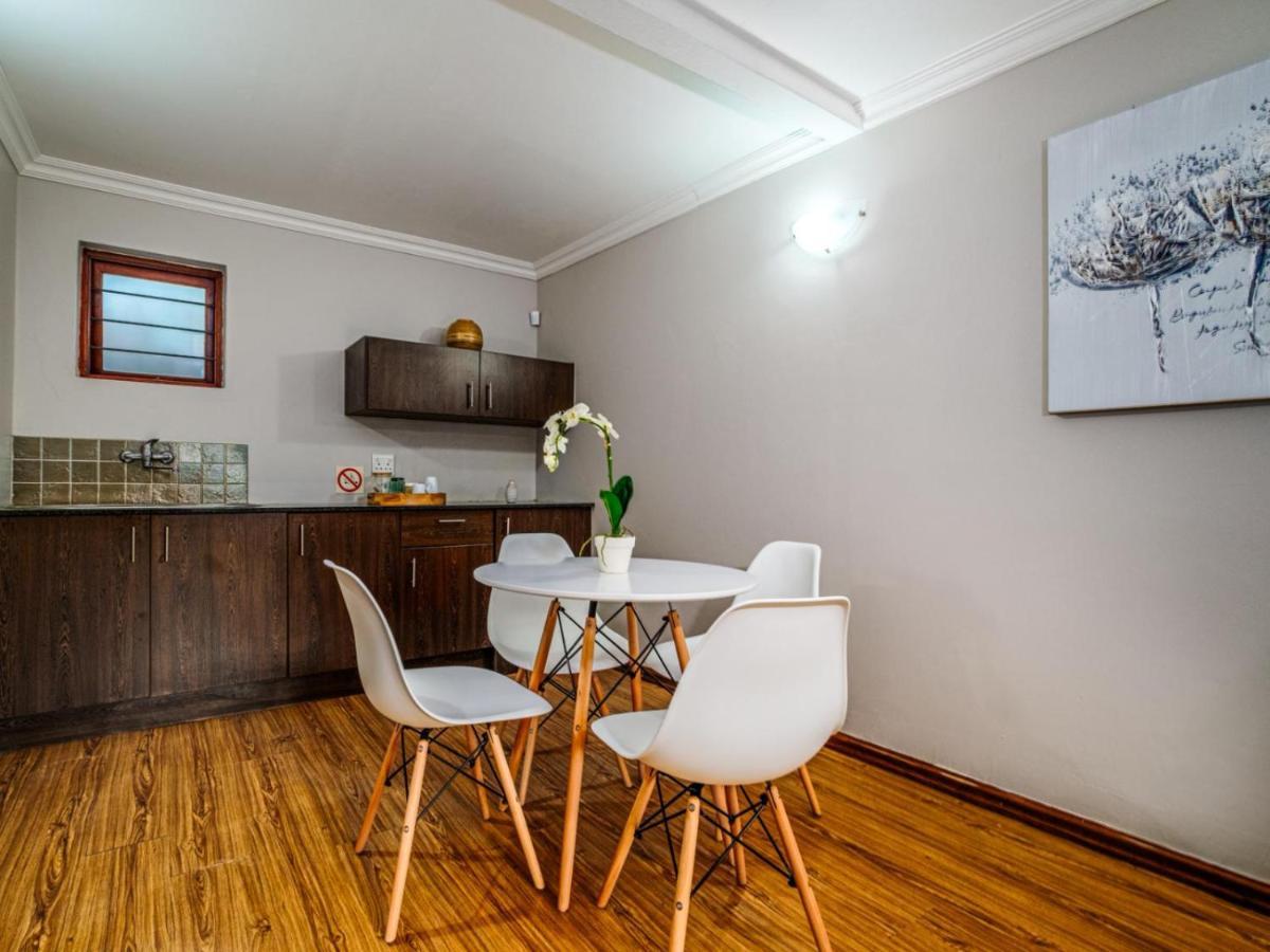 Hurlingham House Guest House Йоханнесбург Экстерьер фото