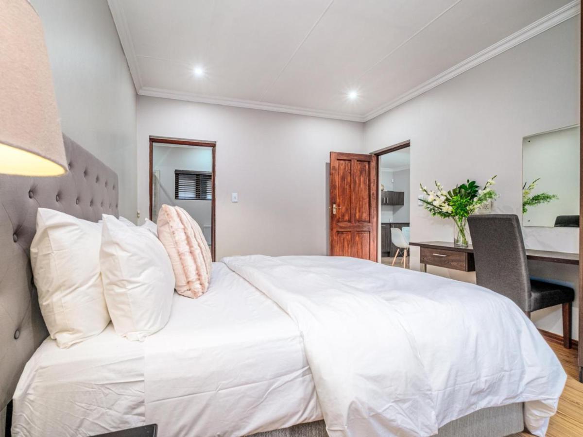 Hurlingham House Guest House Йоханнесбург Экстерьер фото