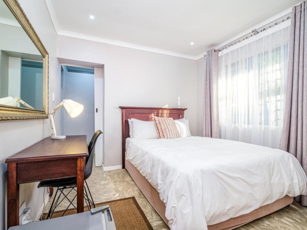 Hurlingham House Guest House Йоханнесбург Экстерьер фото