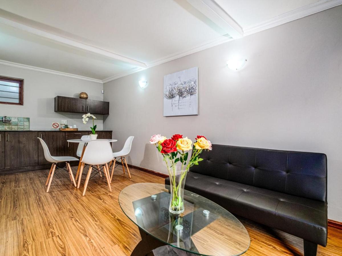Hurlingham House Guest House Йоханнесбург Экстерьер фото