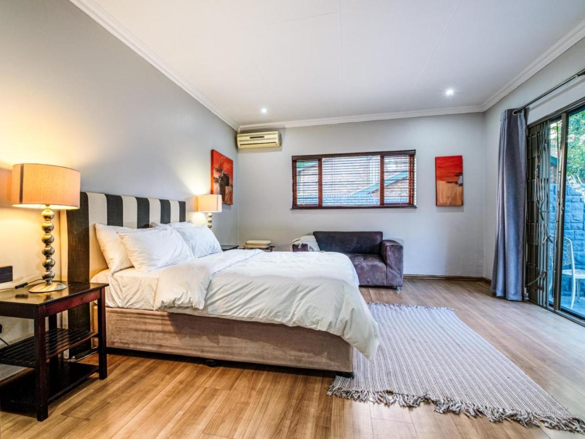 Hurlingham House Guest House Йоханнесбург Экстерьер фото