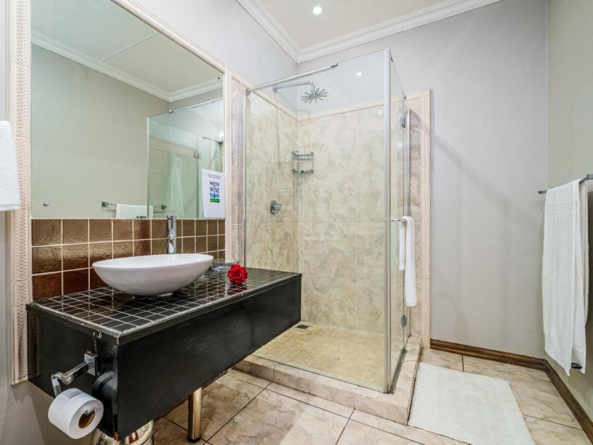 Hurlingham House Guest House Йоханнесбург Экстерьер фото